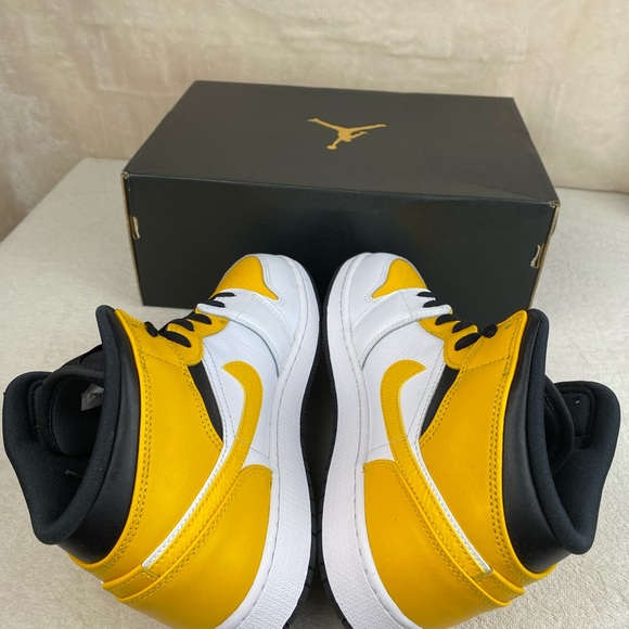 Nike Air Jordan 1 Mid GS “University Gold” - Picture 5 of 6